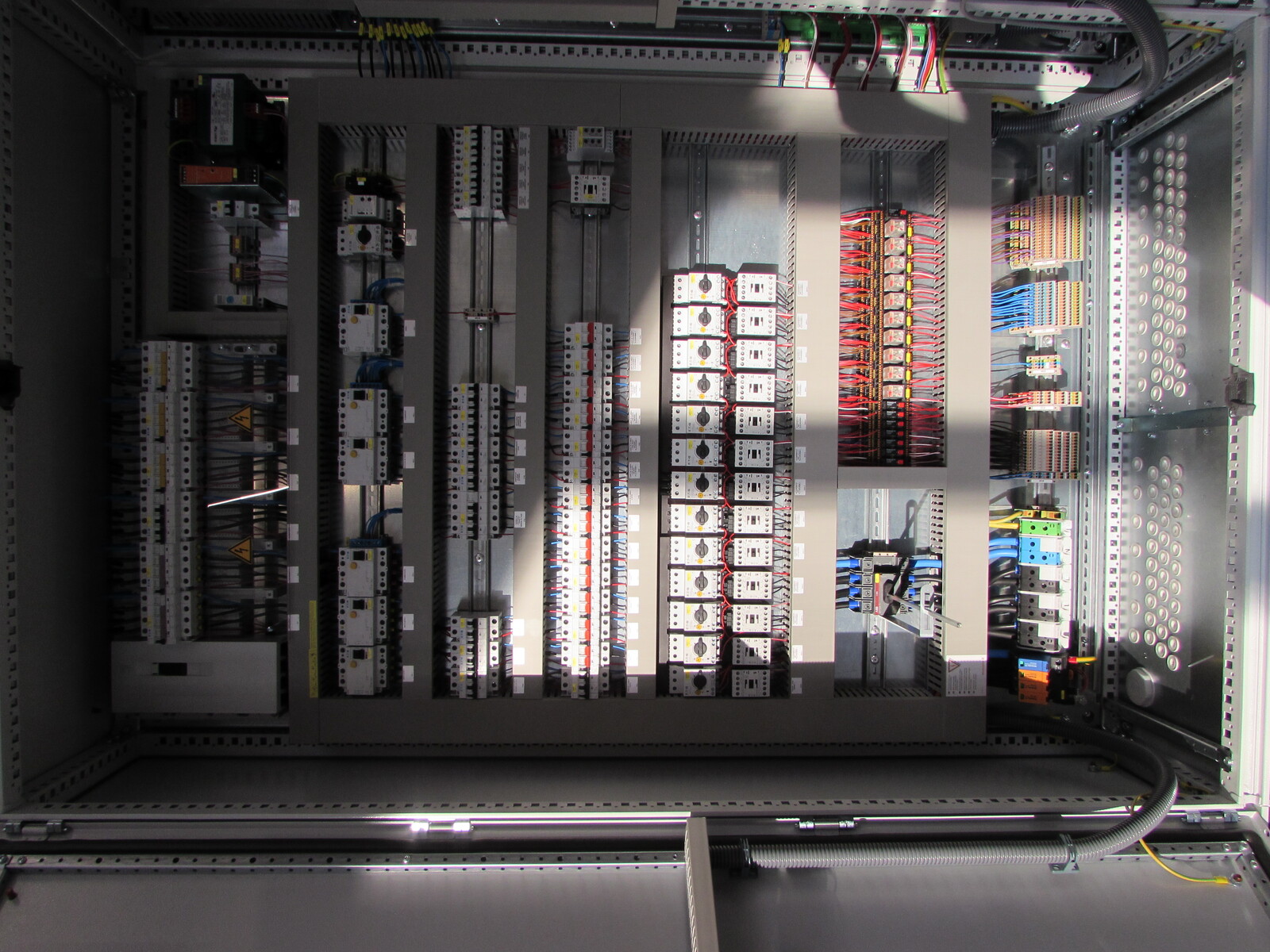 Control cabinet layer house A tier 1 Zezerovo